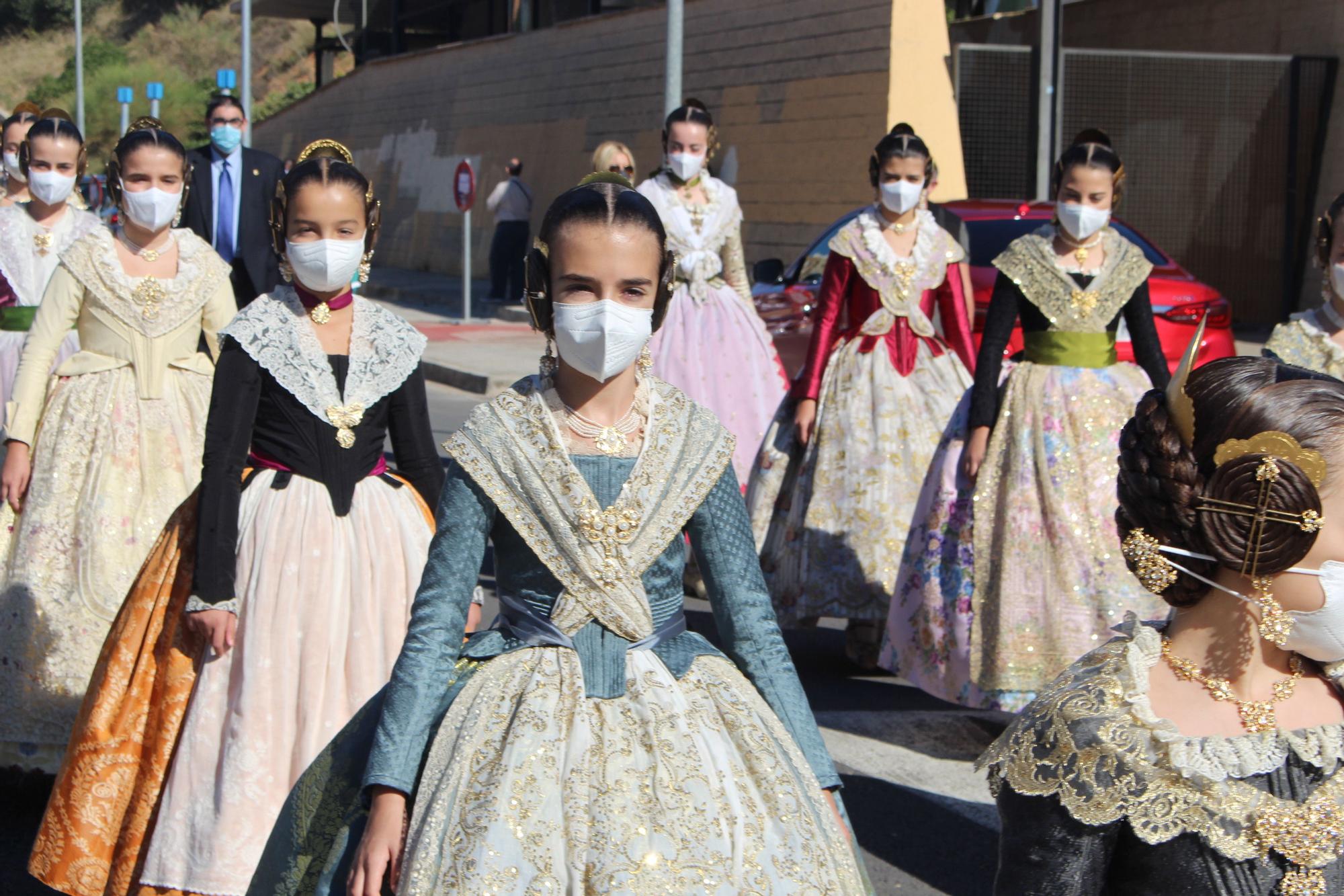 Carmen, Nerea y las cortes acompañan a las fallas de Quart y Xirivella en la procesión de la Senyera