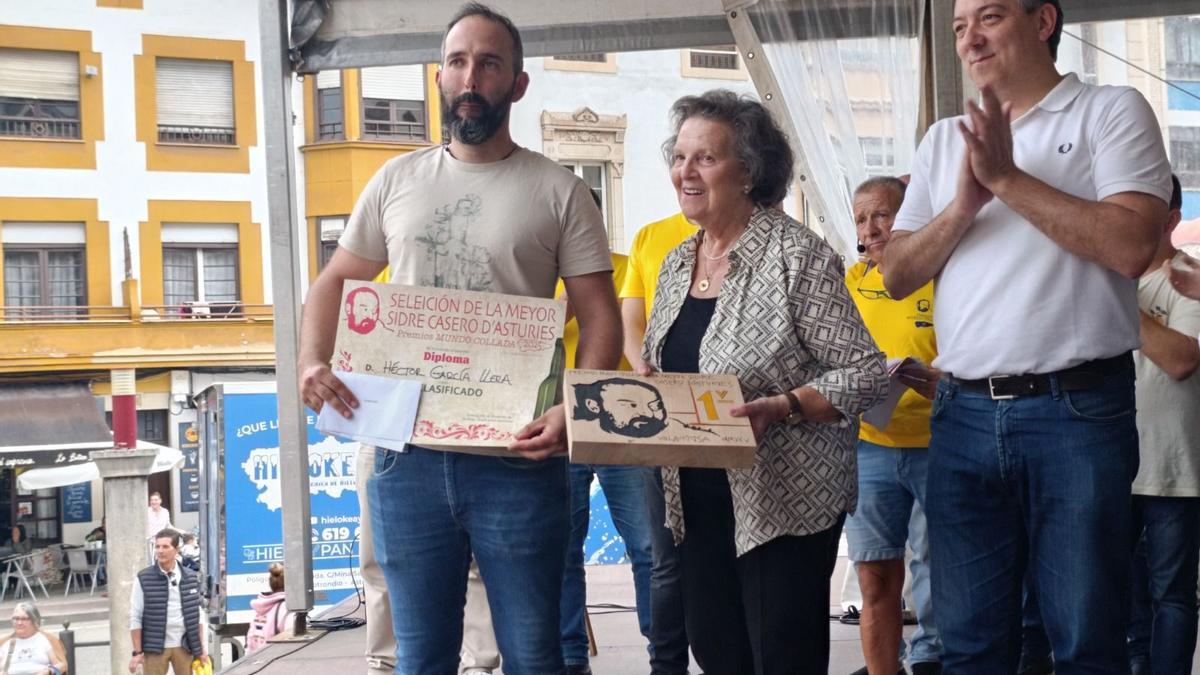 Héctor García, de Llanes, gana la "champions" de la sidra casera en Villaviciosa