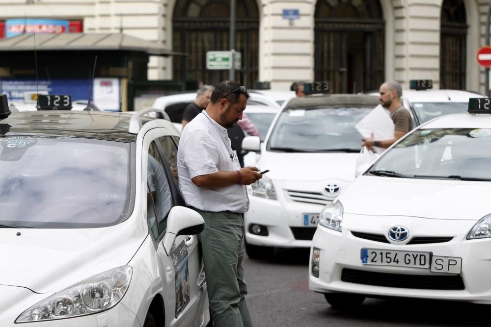 Protesta de taxistas en Valencia contra el TTIP