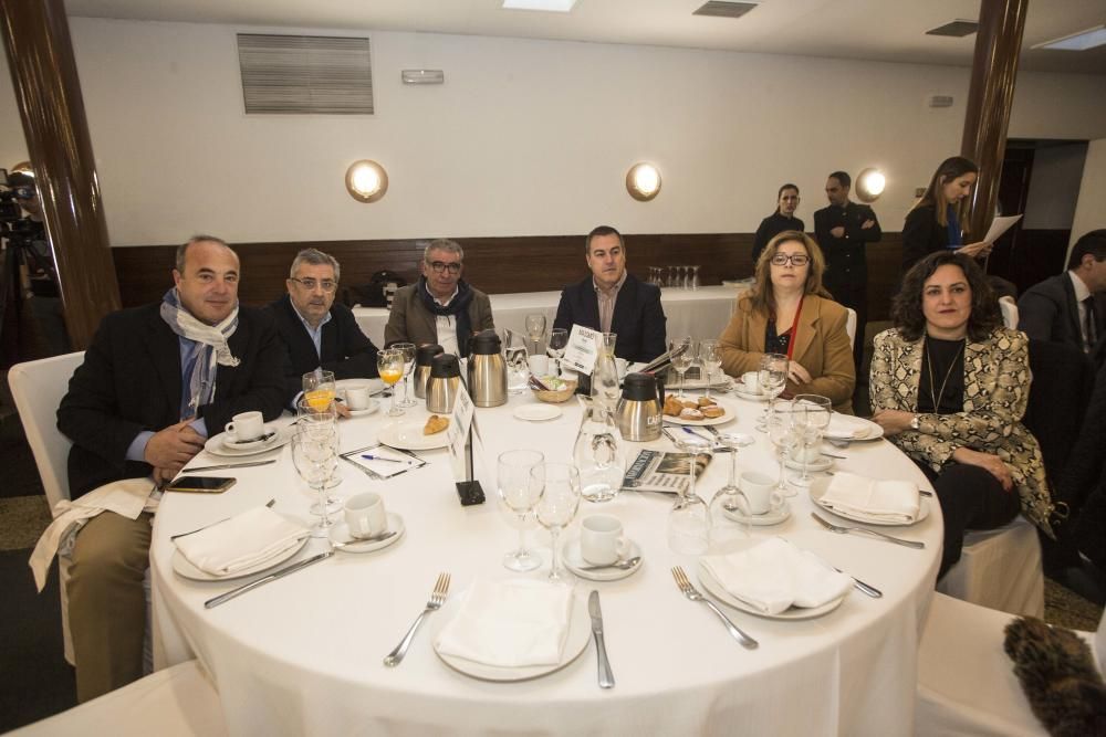 De Ciudadanos, Faustino César Alonso, secretario de Áreas Sectoriales en el Baix Vinalopó; Rafa Congost, portavoz en el Ayuntamiento de La Nucía; Antonio Zardoya, asesor del grupo municipal en el Ayuntamiento de Alicante; y Julio Oca, portavoz en el Ayuntamiento de El Campello. Junto a ellos, Susana de Juan, directora de Comunicación de Ineca, y Eva María Crisol, concejala de la formación naranja en el Ayuntamiento de Elche.