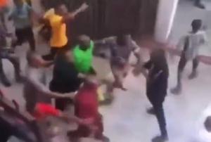 El primer árbitro que fue al bar y no al VAR para revisar un gol está en África