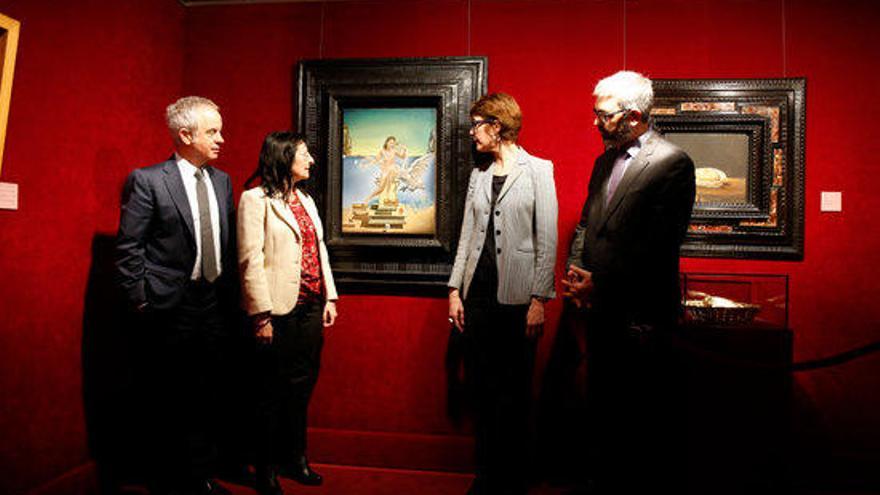 Els representants de la Fundació Gala-Salvador Dalí i de la Fundació Bancària la Caixa