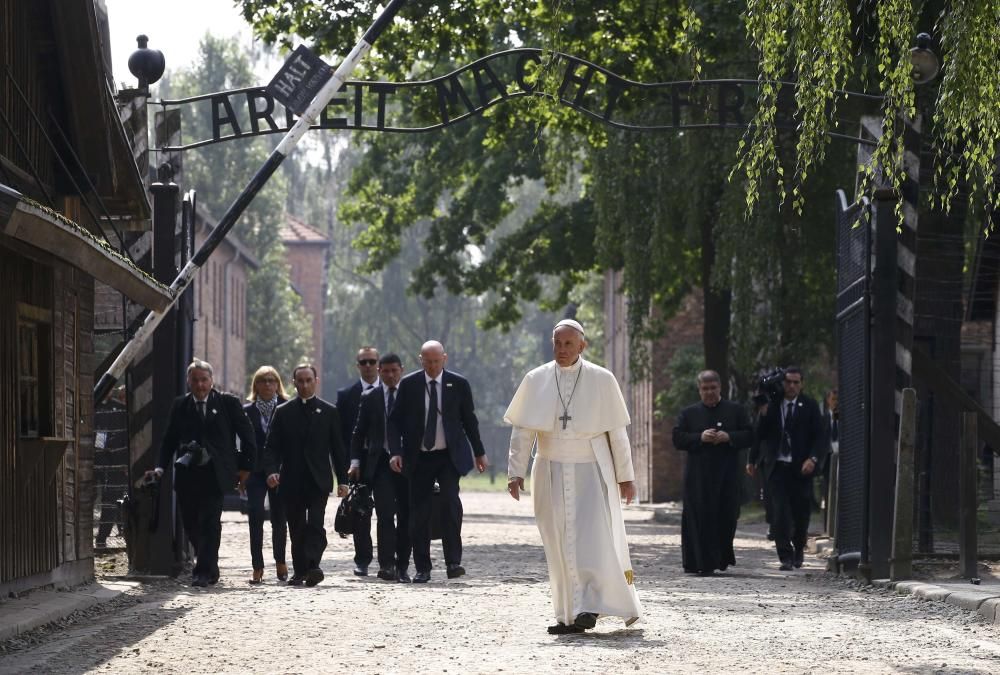 El Papa visita el campo de concentración de Auschwitz