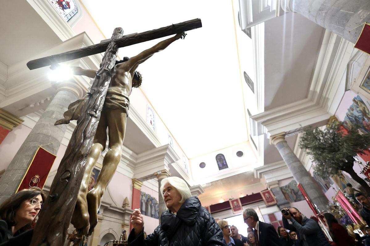 Las imágenes del besapié al Cristo del Perdón de Murcia.
