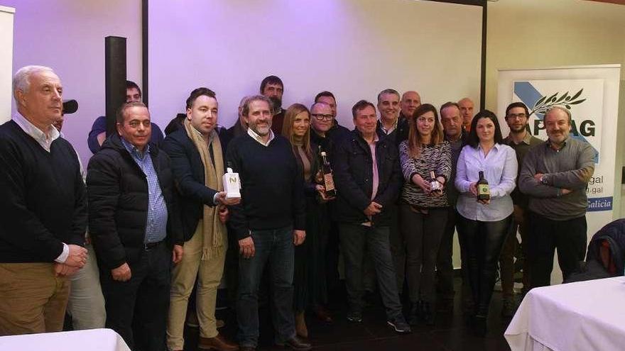 Presentación de la Aceites Galegos Virxe Extra, ayer, en restaurante Coto en Ourense. // Iñaki Osorio