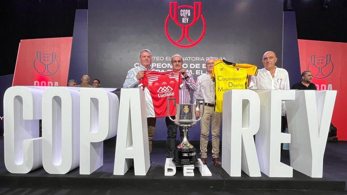 Los representantes del Tardienta y el Zirauki, durante el sorteo en Madrid