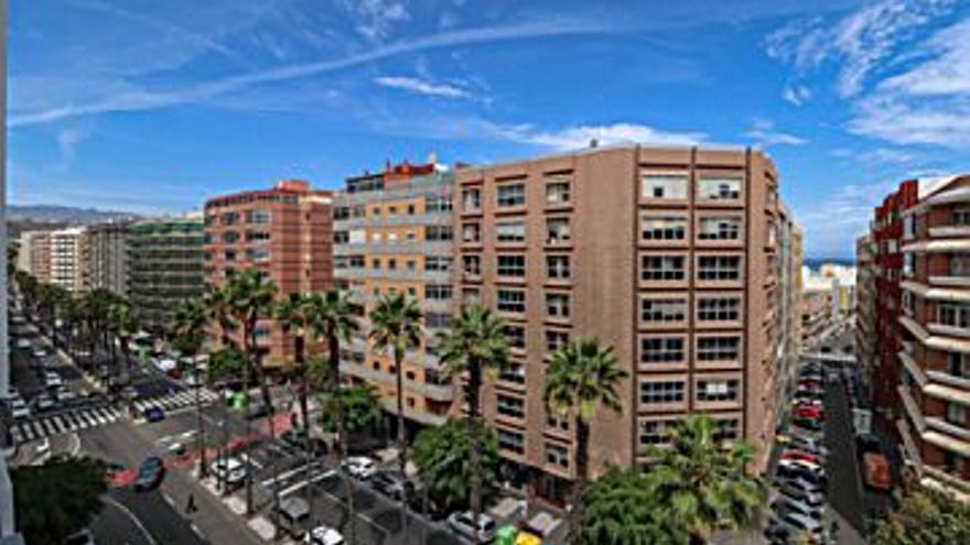 358.000 € Venta de piso en Guanarteme (Las Palmas G. Canaria), 4 habitaciones, 2 baños...