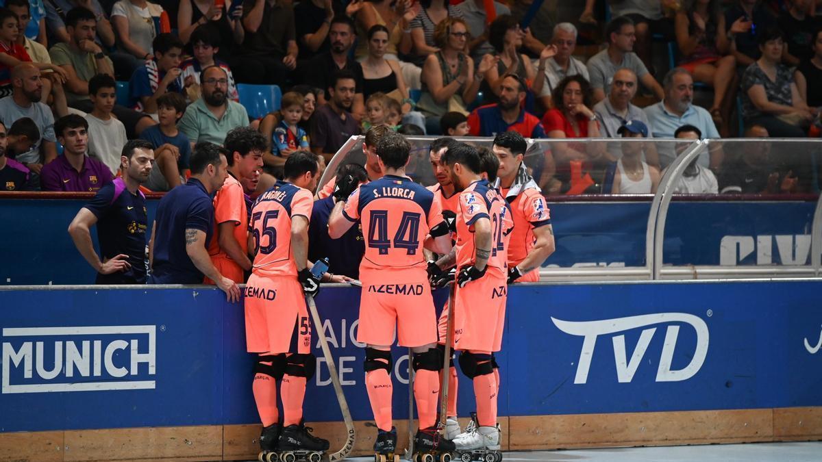 La victoria del equipo de baloncesto y la derrota del hockey ponen en un aprieto la logística del Palau Blaugrana