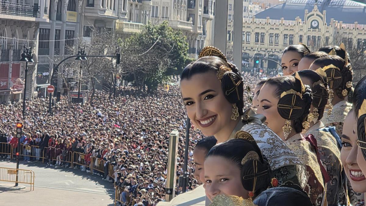 Ambiente en la primera "mascletà" de las Fallas 2026