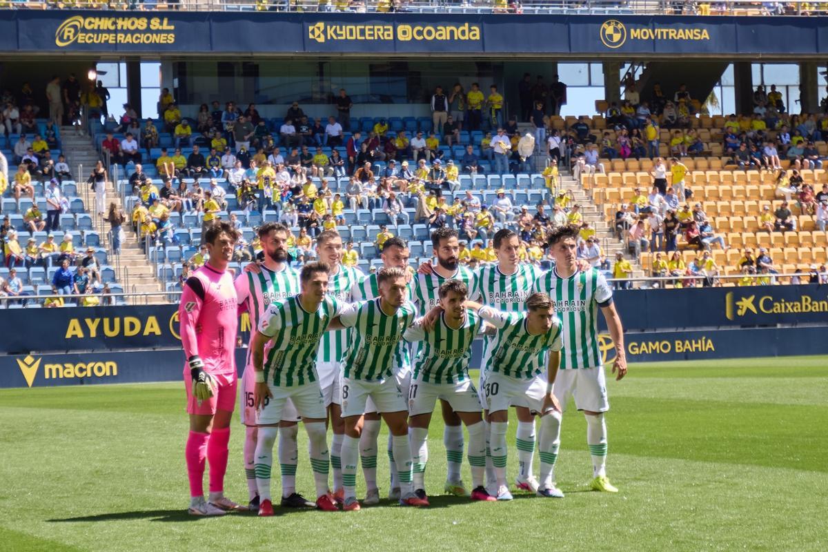 Once inicial del Córdoba CF en su visita al Cádiz.