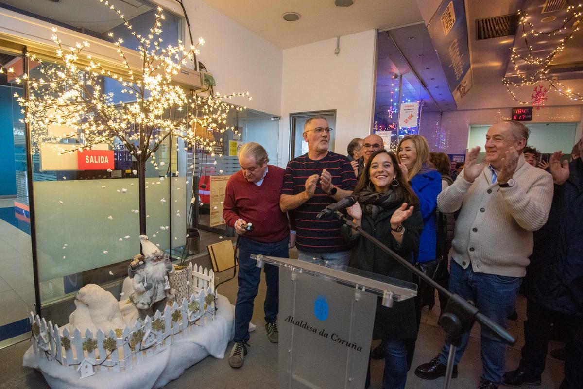 Encendido de las luces de Navidad en el mercado de Elviña de A Coruña
