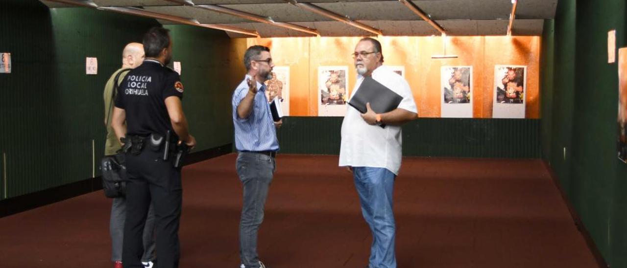 Orihuela reabre la galería de tiro cerrada 20 meses y destensa la relación con su Policía
