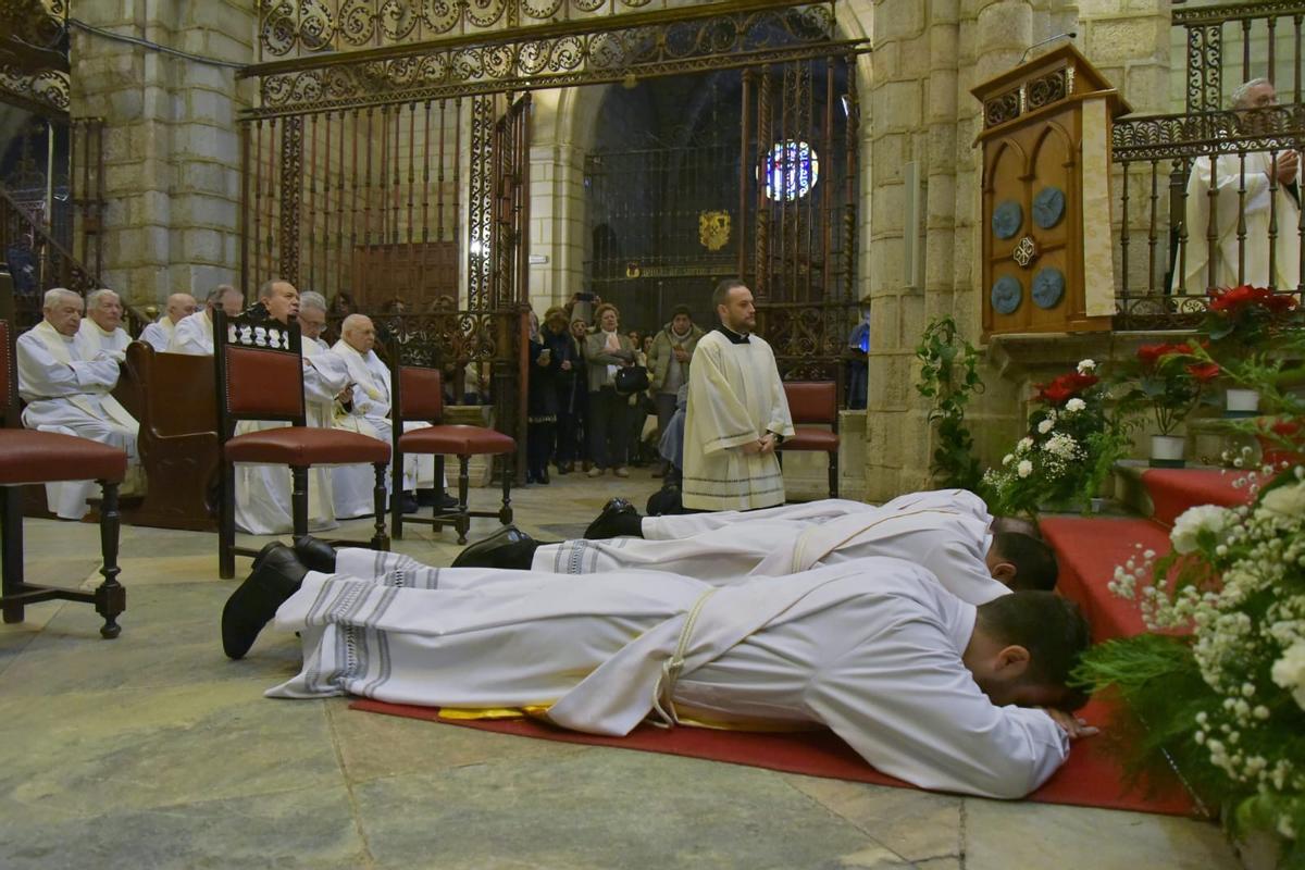 Un momento del rito de ordenación.