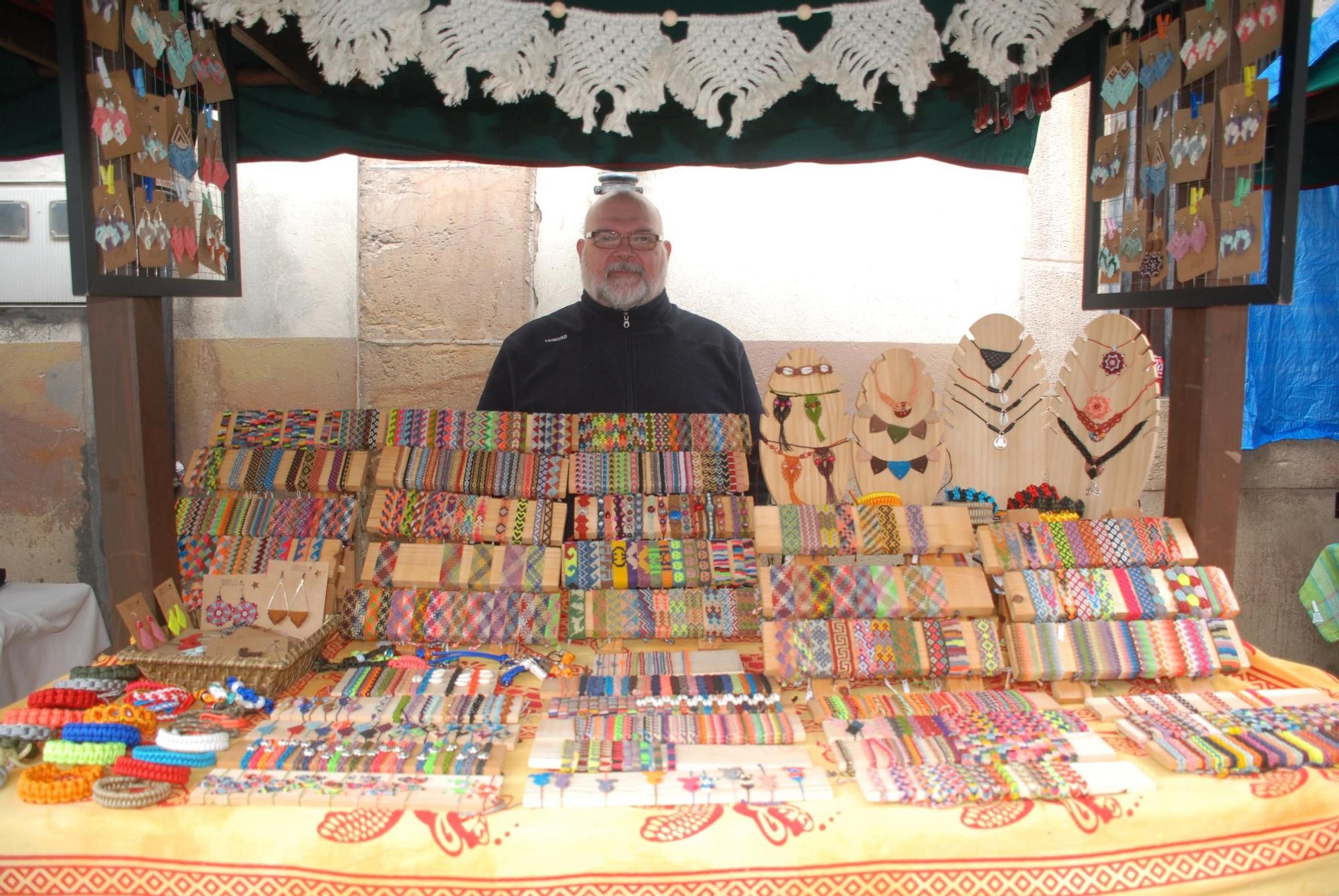 Mercáu d'artesanos del Válgame Fest en Arenas de Cabrales