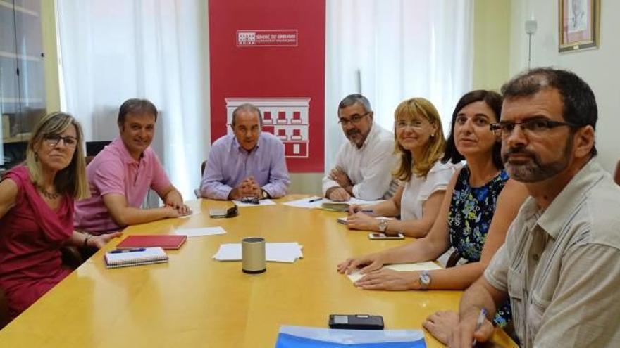 Un instante de la reunión celebrada ayer en el Síndic.