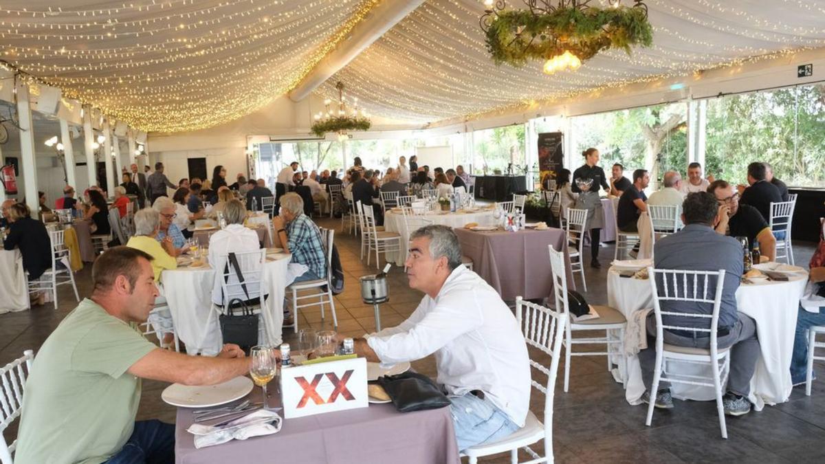 La gastronomía y la hospitalidad aspense convencen en lavuelta de «Menjars de la Terra»