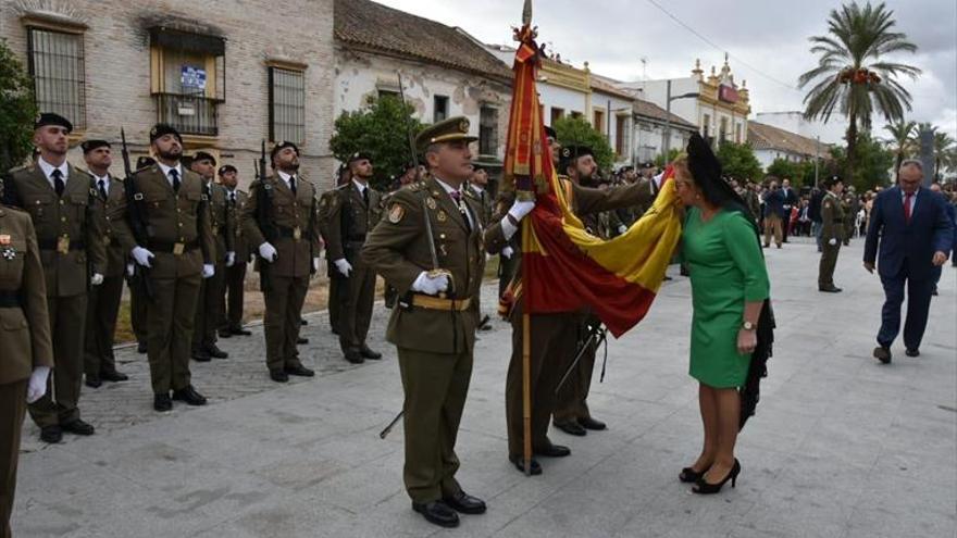 460 civiles participan en una jura de bandera ante 2.500 asistentes