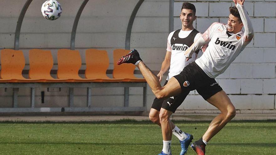 Gabriel Paulista, en un entrenamiento reciente con el Valencia.