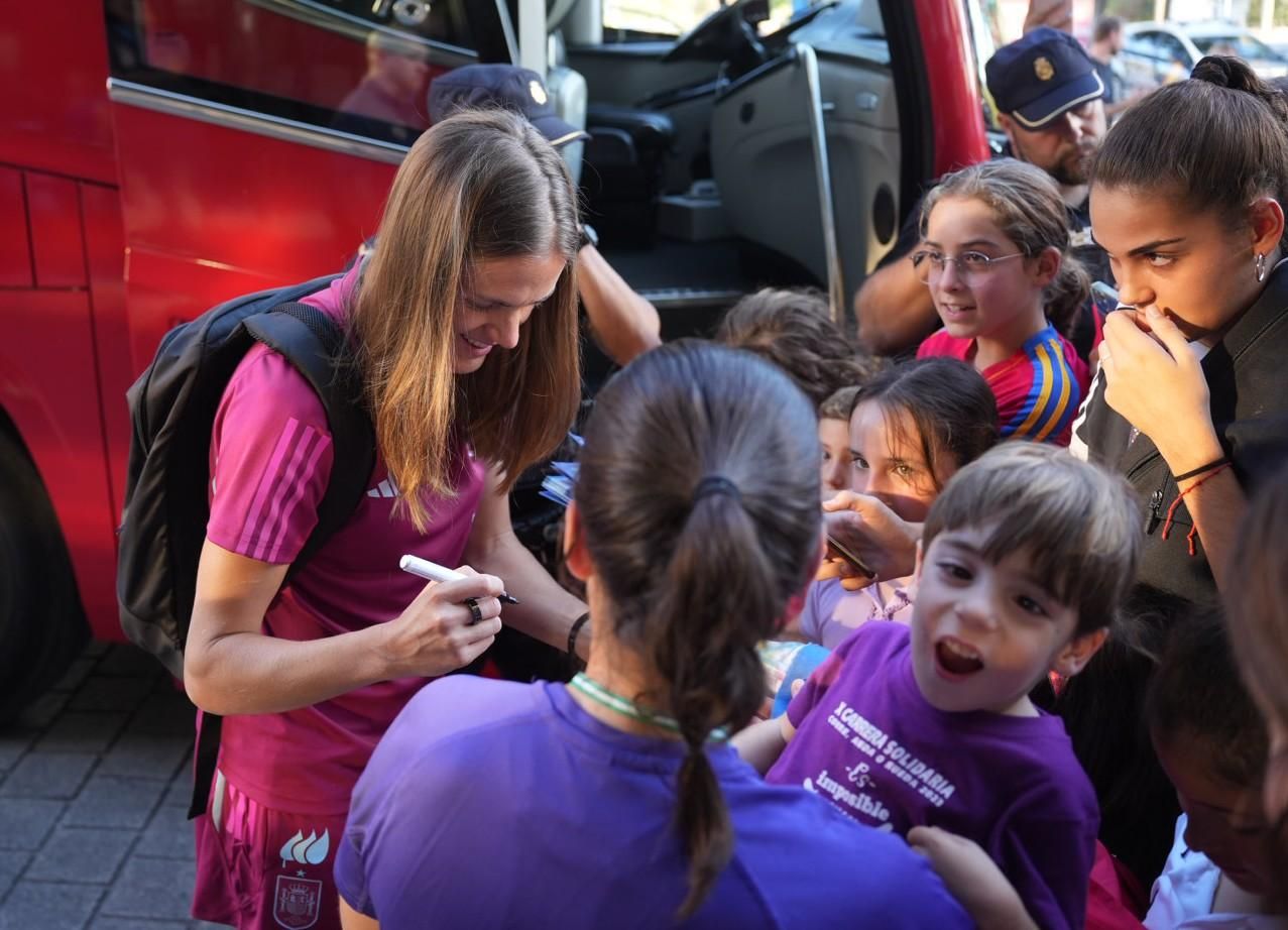 Las campeonas del mundo a su llegada a Córdoba, en imágenes