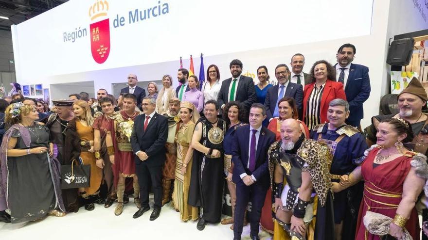 El presidente de la Comunidad Autónoma y la consejera de Turismo han llevado a Fitur tres productos: &#039;Murcia, Capital Española de la Gastronomía&#039;,  &#039;Patrimonio de Cartagena. Eterno&#039; y &#039;El Camino de la Vera Cruz&#039;