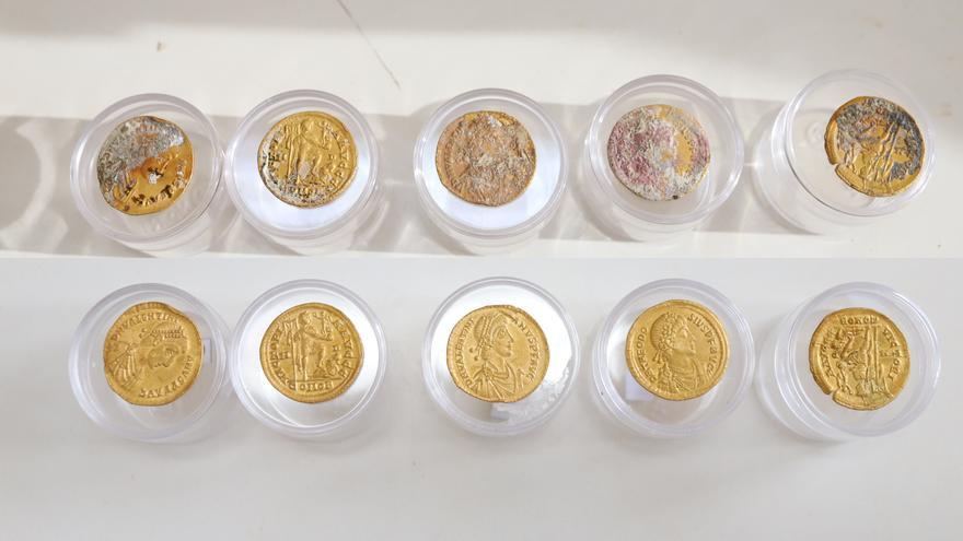 Restauran las 53 monedas de oro encontradas en el Portixol de Xàbia