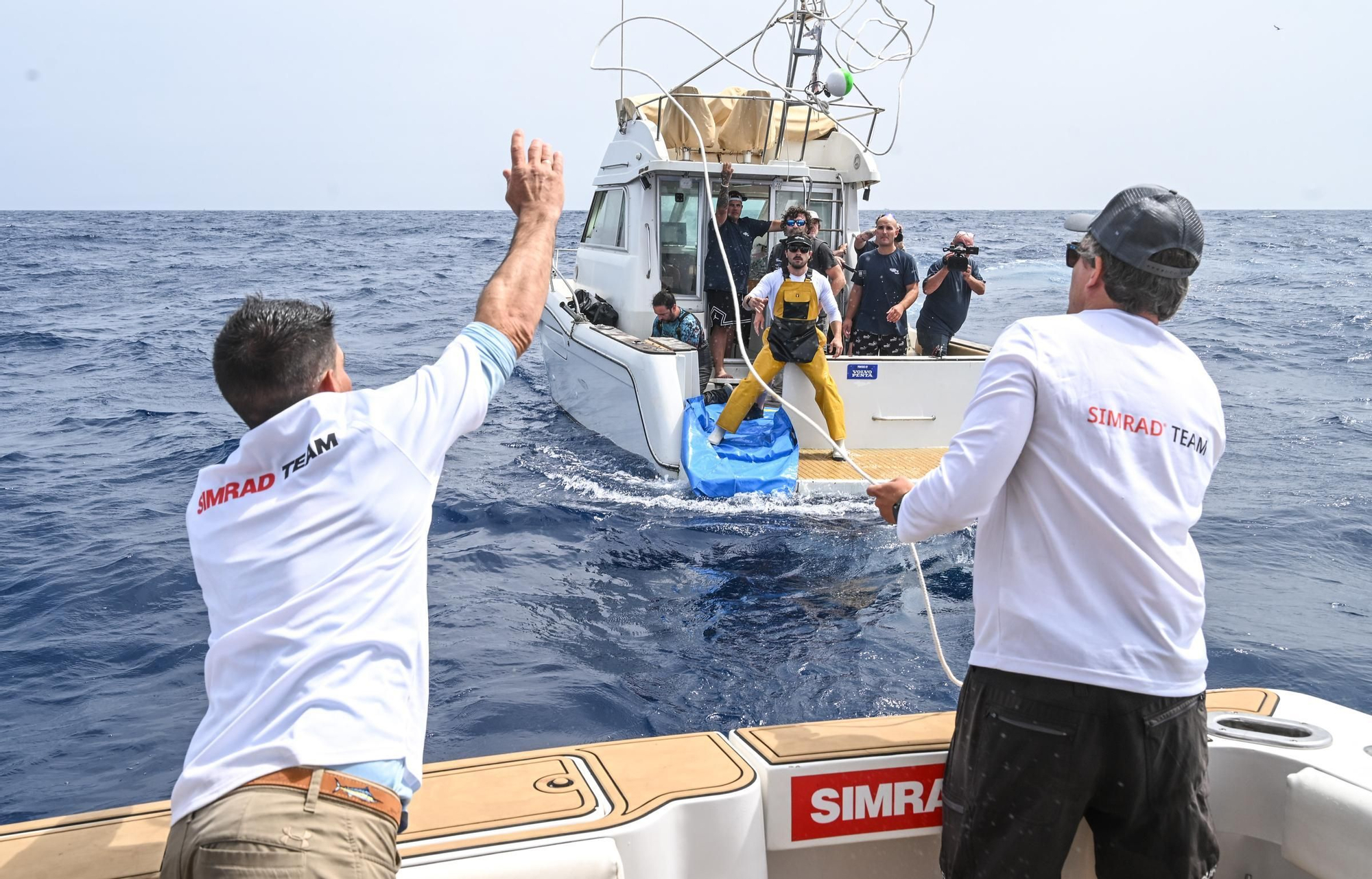 Un día a bordo del Artic pescando atunes rojos para marcarlos con GPS