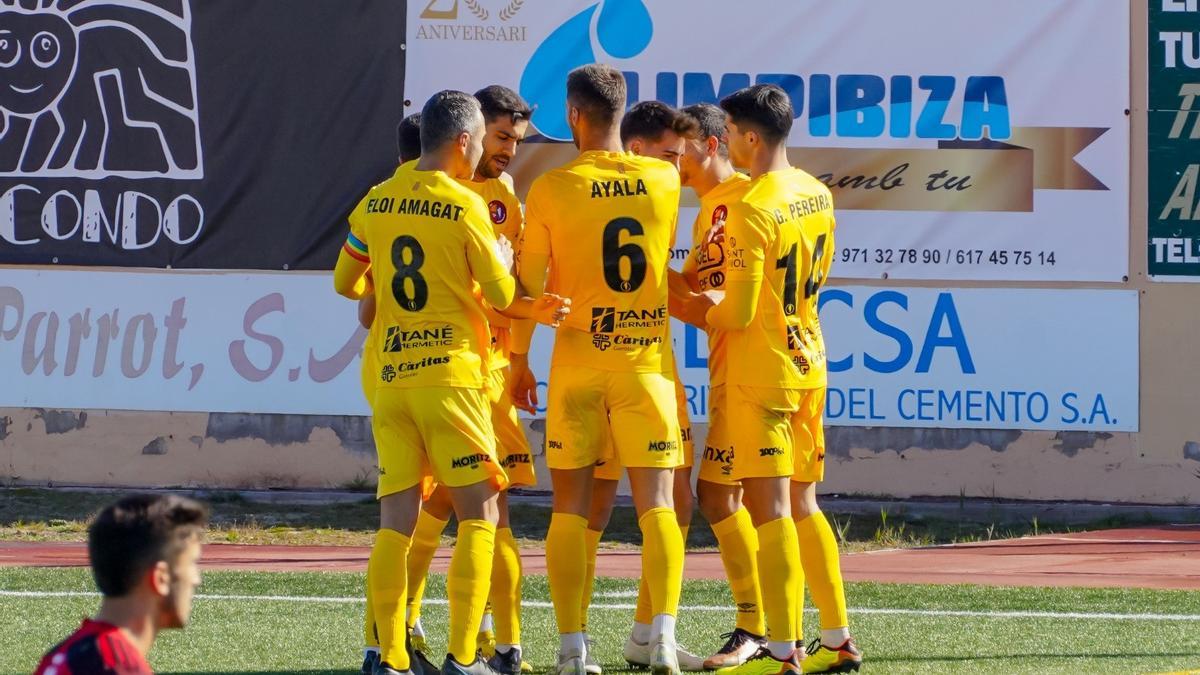 Jugadors de l'Olot després d'acabar el partit.