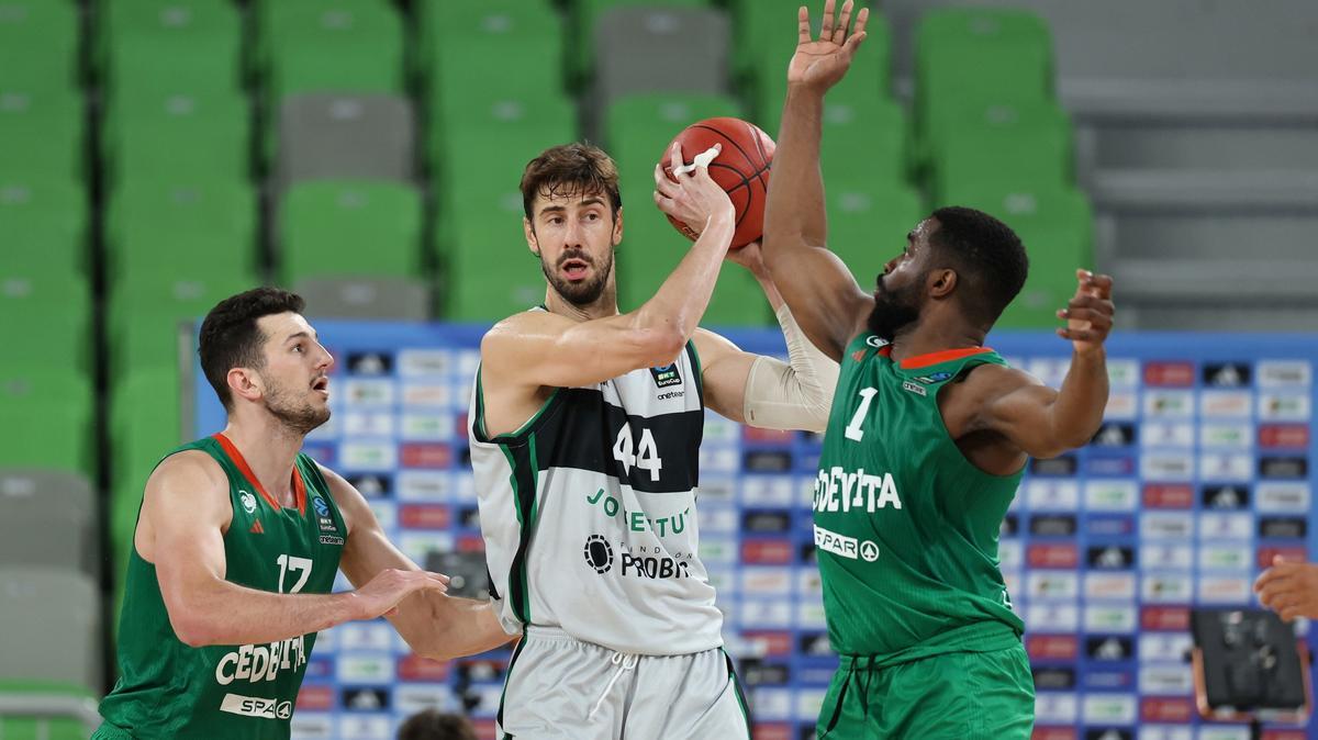 Ante Tomic, en una acción del encuentro ante el Cedevita Olimpia