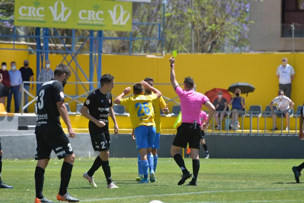 El Orihuela certifica su descenso tras perder frente al Olot (1-3)