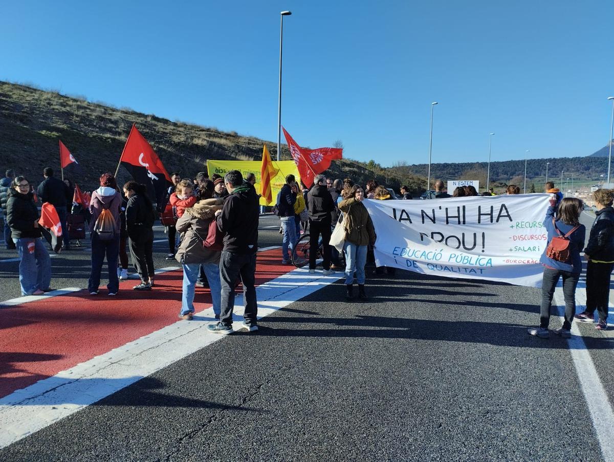 Docents del Berguedà durant el tall a la C-16 daquest matí
