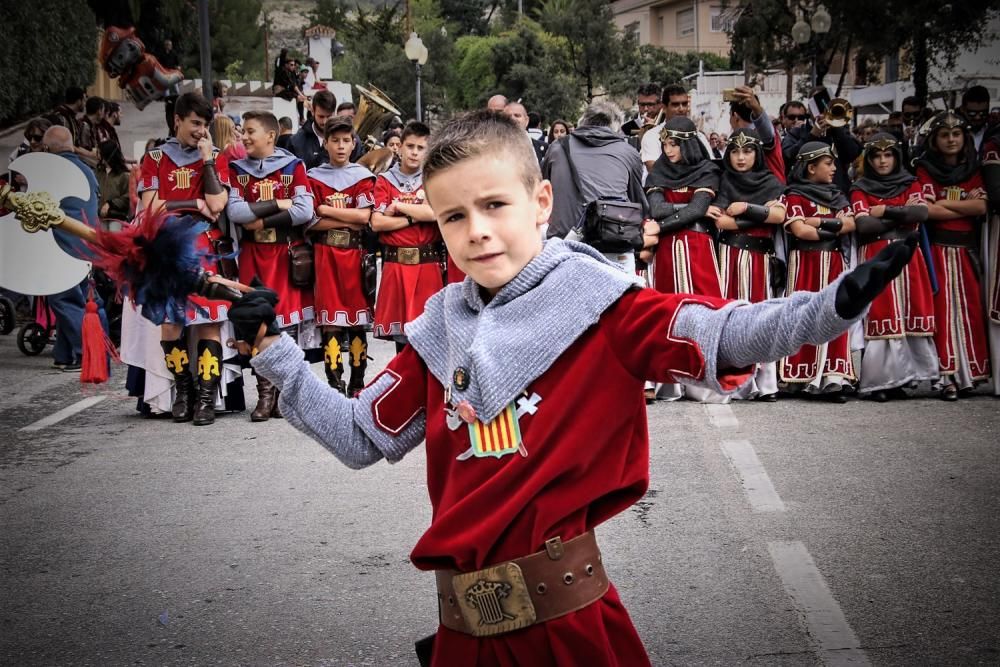 Los niños se convierten en los protagonistas del segundo día de las Fiestas de Moros y Cristianos con el Desfile Infantil.