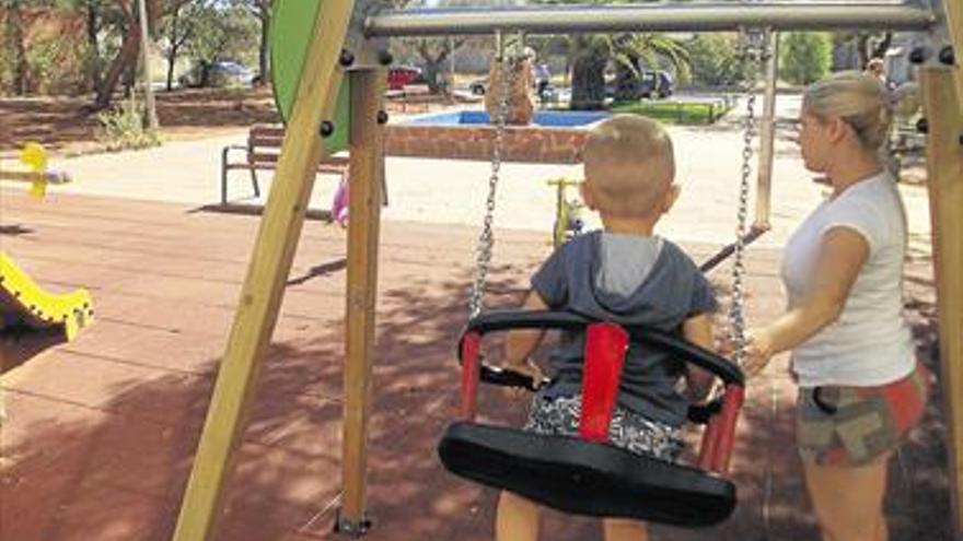 La instalación de juegos concluye la remodelación del jardín de Melilla