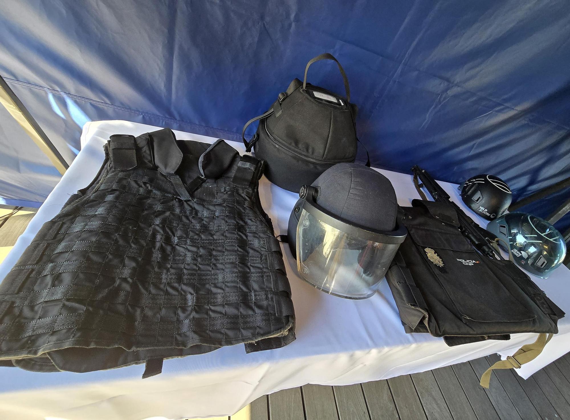 Vigo inaugura con la "Exposición de Medios" las celebraciones del Día de la Policía Nacional