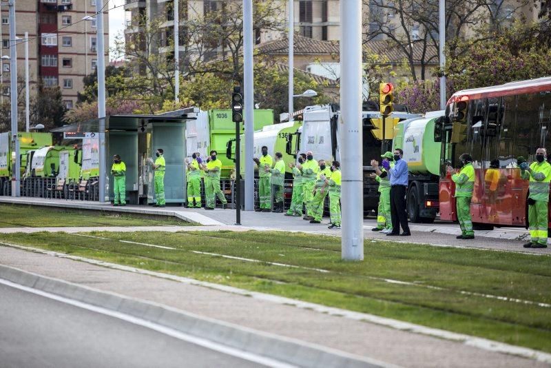 Trabajadores de FCC homenajean a los sanitarios del Servet