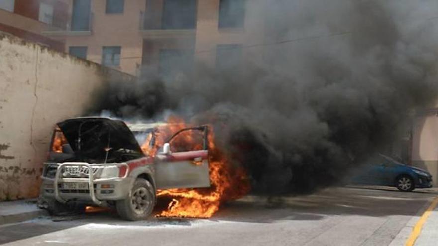 Arde un todoterreno  en Borriol