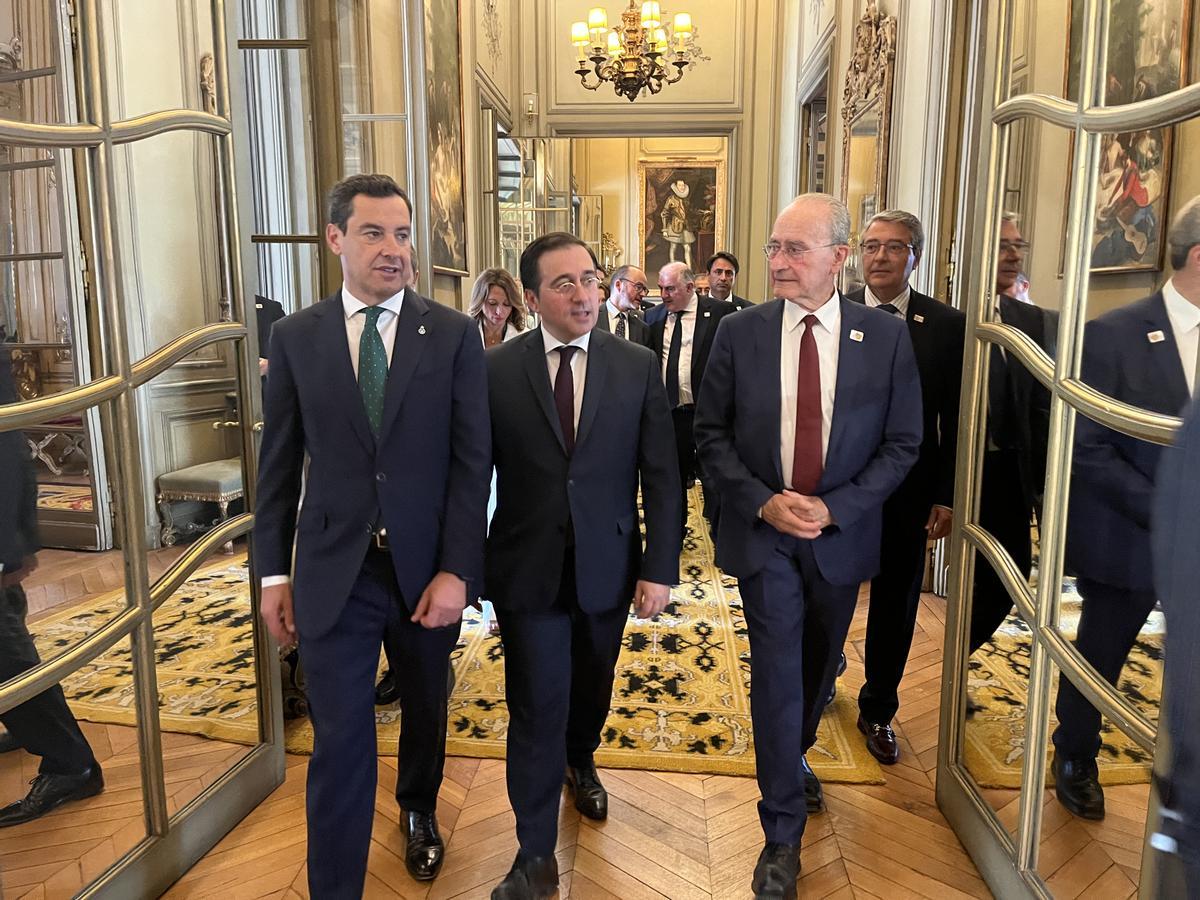 Moreno, De la Torre y Salado, antes de la rueda de prensa en París tras la decepción de que Málaga se quede sin la Expo