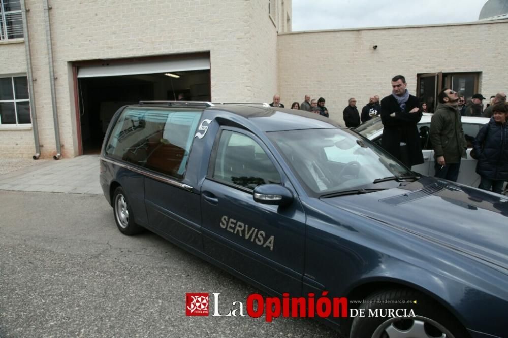 Familiares y amigos dan el último adiós a José Antonio Pujante en el tanatorio Lázaro de Lorca