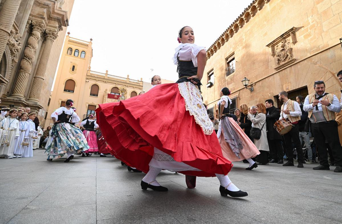 La procesión de la patrona de Elche en el 'Trono dels Angelets', en imágenes