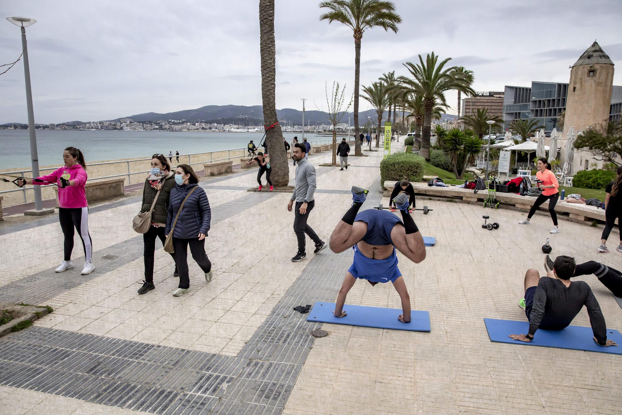 Gimnasia grupal al aire libre