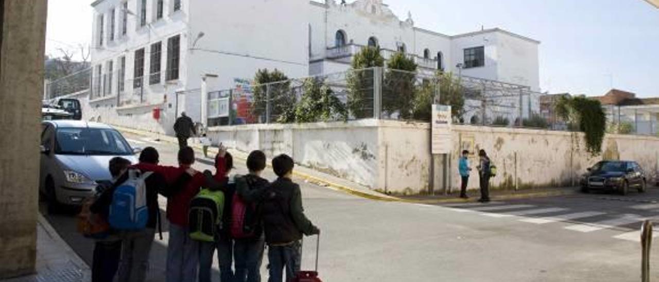 El colegio de la Font seguirá cerrado al retrasarse el informe de la legionela