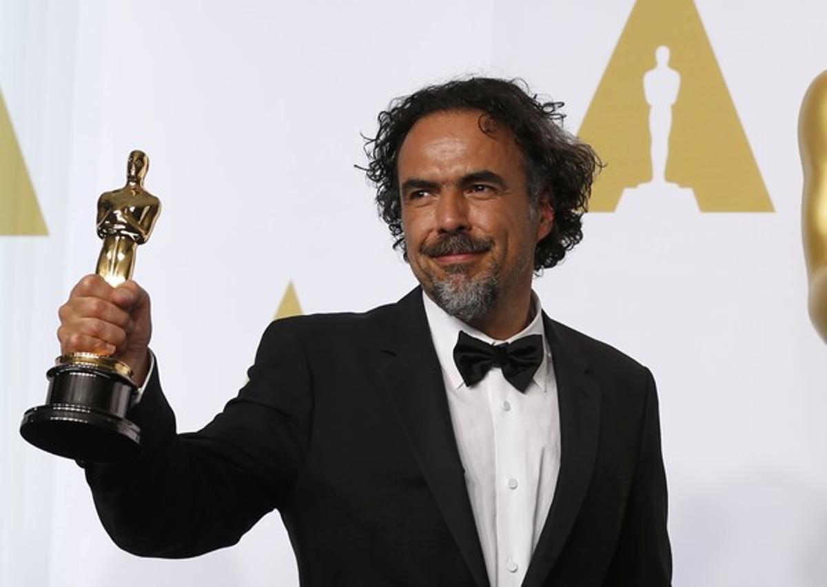El director Alejandro González Iñárritu, con su Oscar por ’Birdman’.