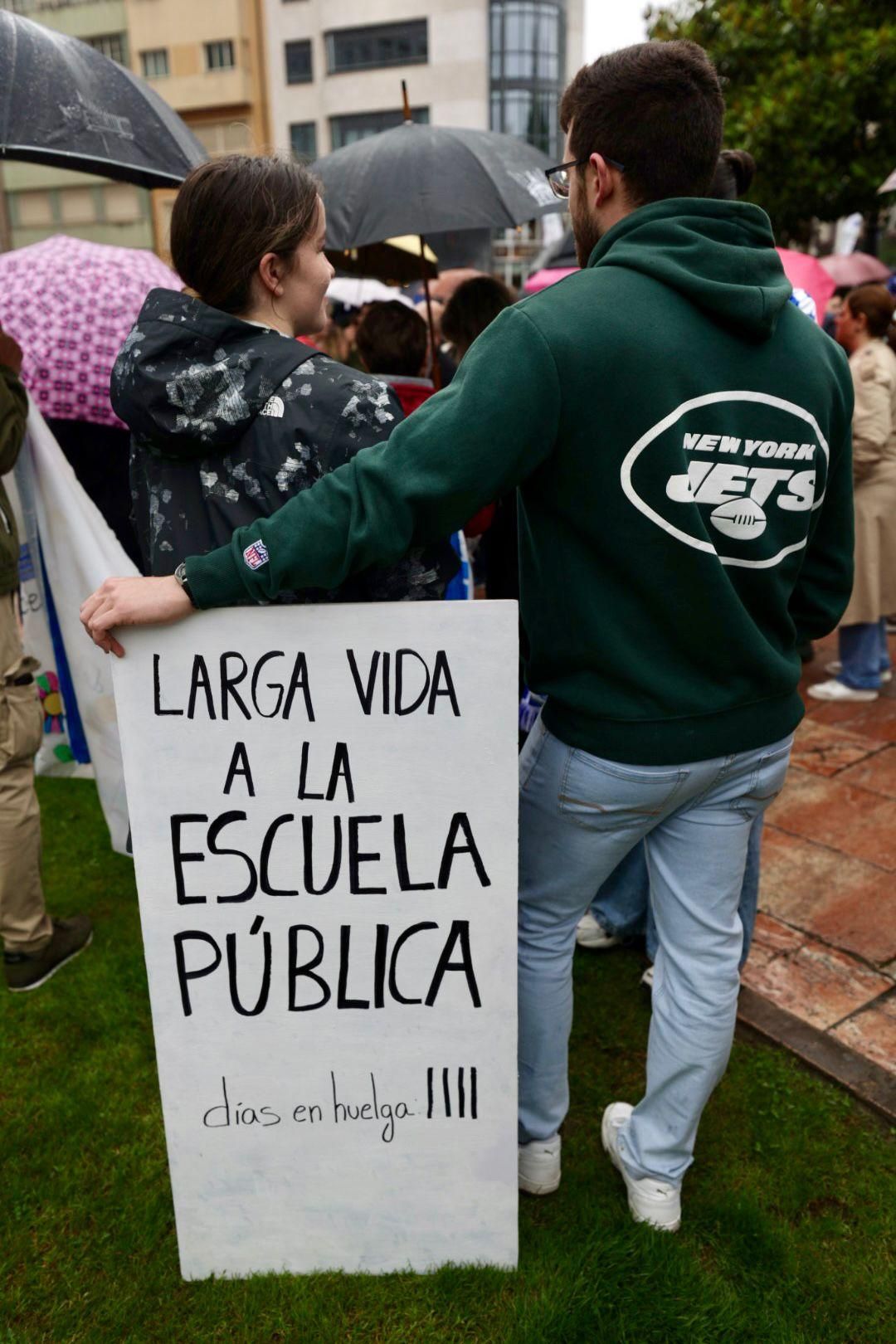 EN IMÁGENES: Así fue la gran manifestación de profesores por la enseñanza pública asturiana