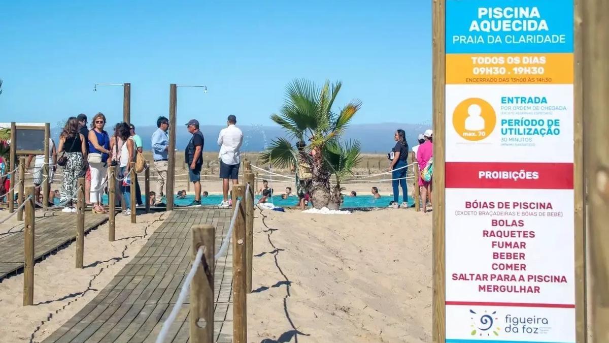 Piscina climatizada situada en una playa portuguesa.