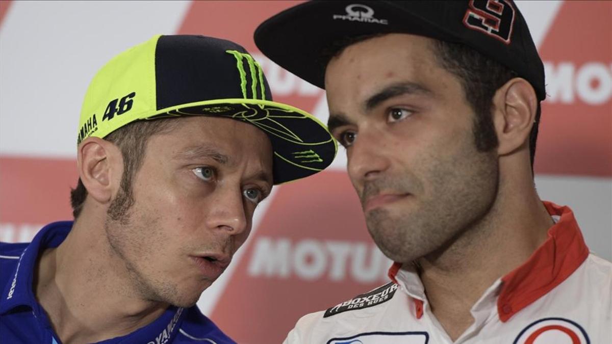 Rossi habla con su amigo Petrucci