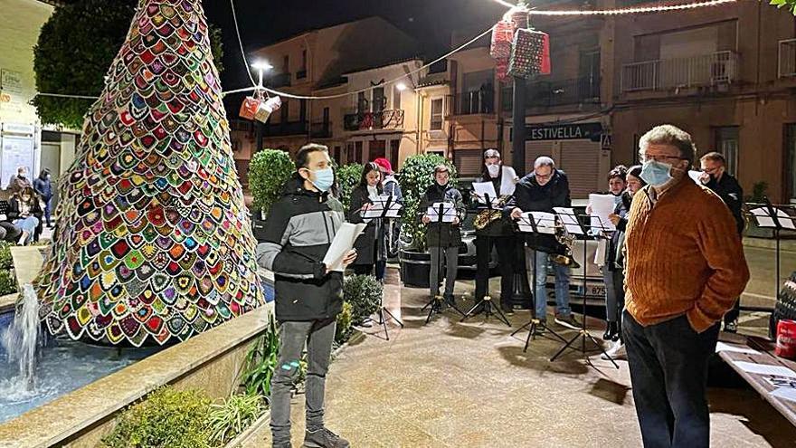 Inauguración del árbol en Estivella.    | LEVANTE-EMV