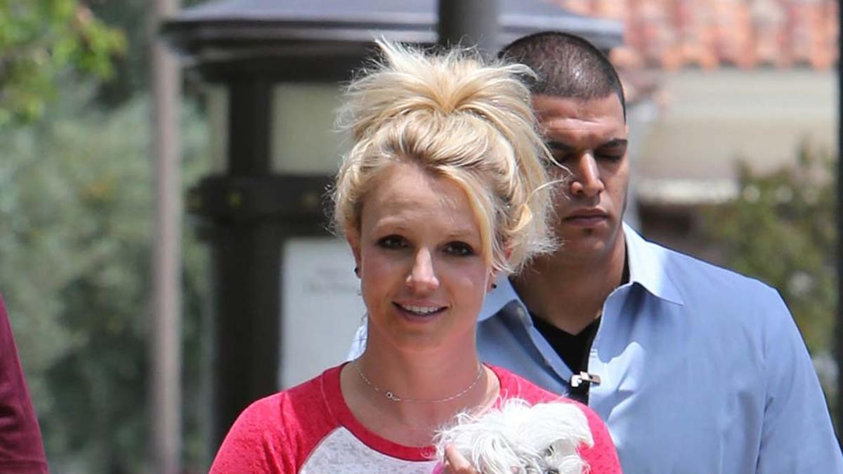 Britney Spears, con uno de sus perritos en brazos