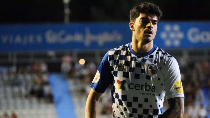 El futbolista castellonense Pablo Monroy pone pie en tierra: cuelga las botas a los 26 años