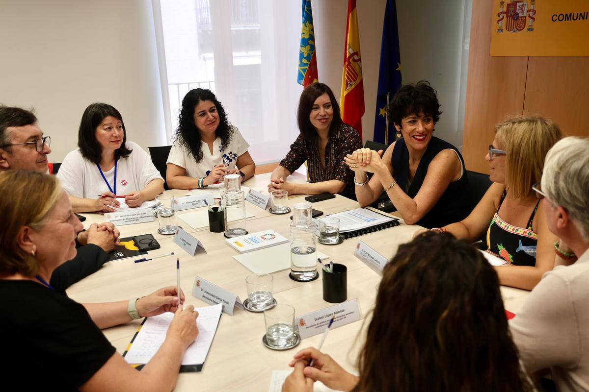Reunión en València con los agentes sociales.