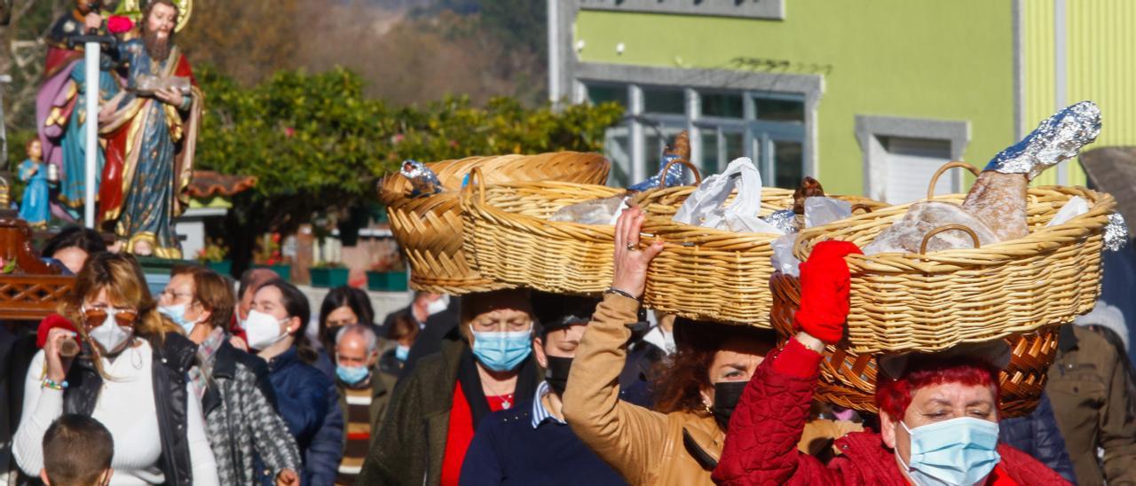 La vistosa procesión de los lacones, en Cordeiro.