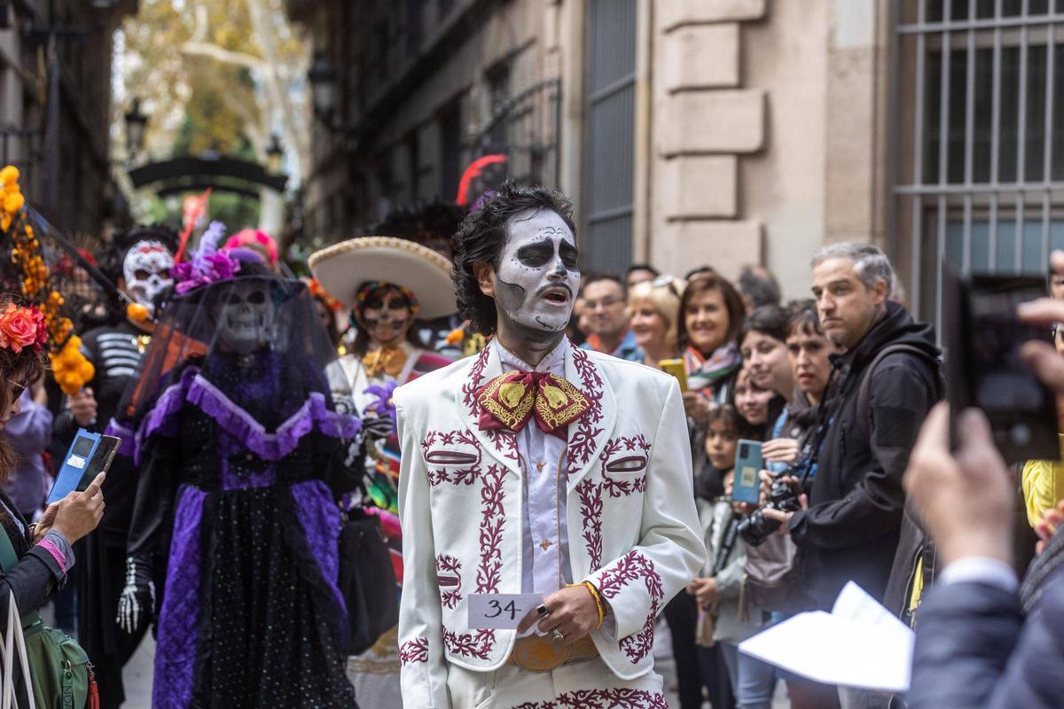 Espectacular desfile de Catrinas por La Rambla